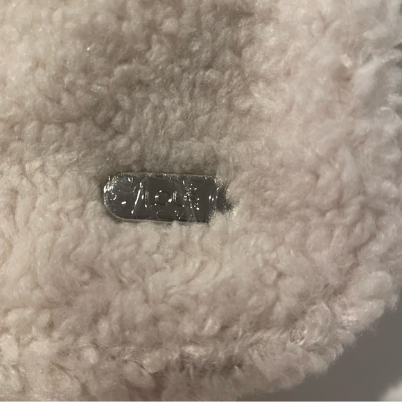 Lolé Fleece Belt Bag in Cream, Unisex - Picture 2 of 6